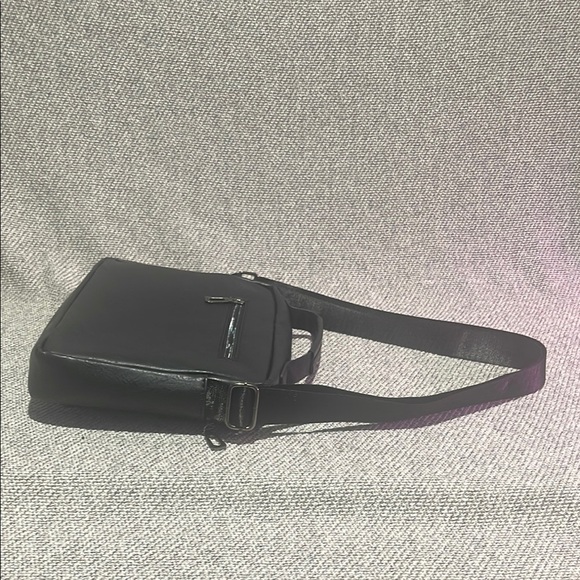 Sleek Black Messenger Bag with Adjustable Strap and Structured Design - Picture 13 of 16